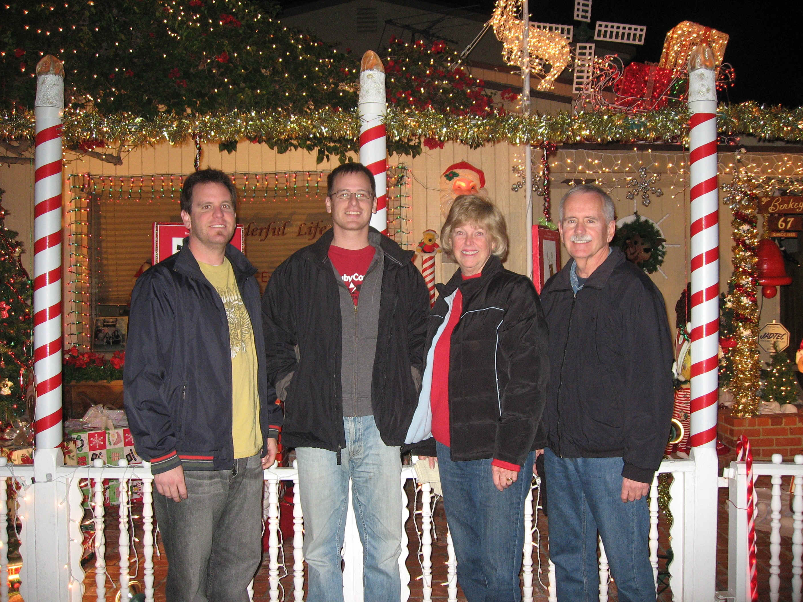 Christmas 2007.JPG (5105971 bytes)